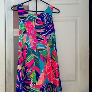 This Lilly Pulitzer dress is such good quality and pretty much brand new!
